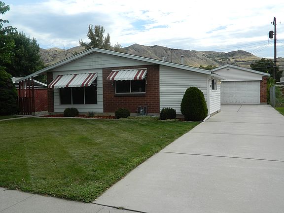 2nd image of 1132 N Topaz Dr