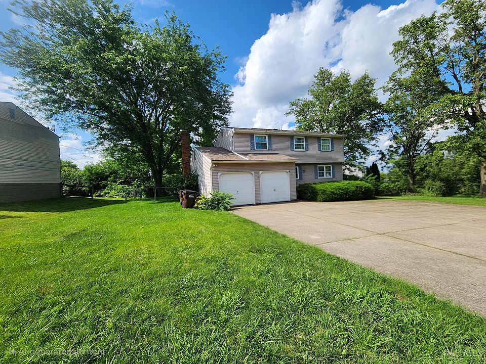 1st image of 2920 Spruceway Dr