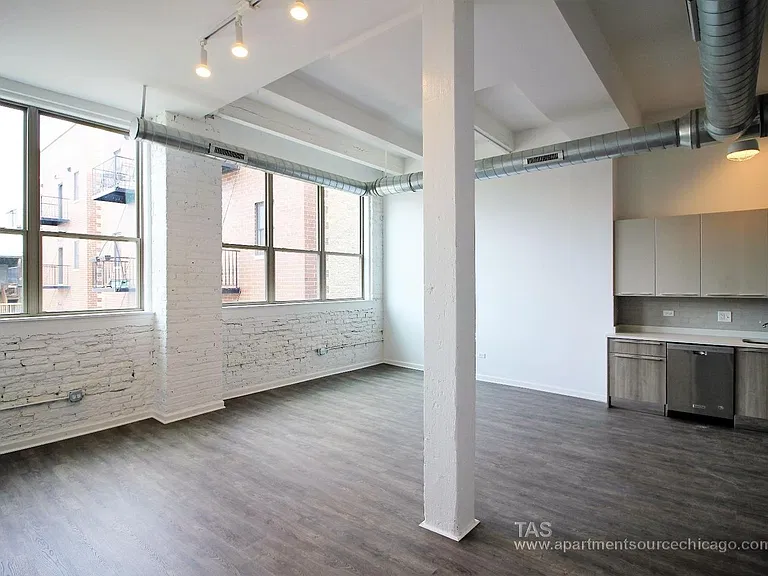 932 W Dakin St #206 — Photo 1