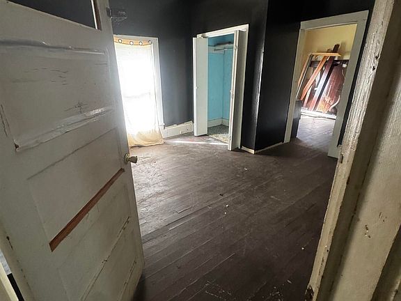 3rd image of 6 Hammett St