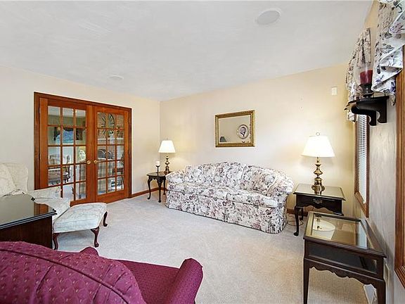 4th image of 813 Rembrandt Cir