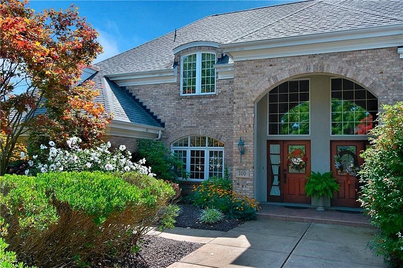 Desirable two bedroom, two and a half bath carriage home on the 18th hole of Nevillewood.