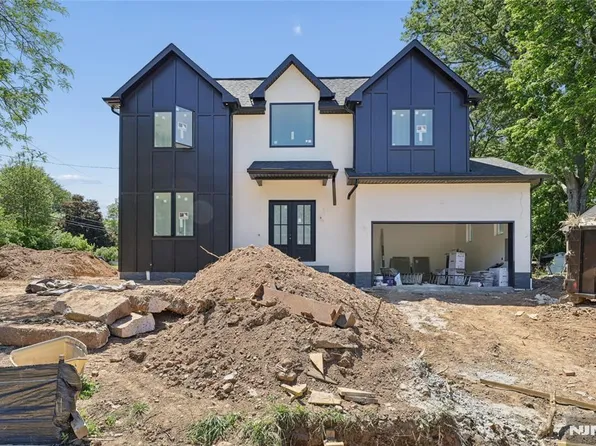 70 Carleton Ter, Cresskill, NJ 07626