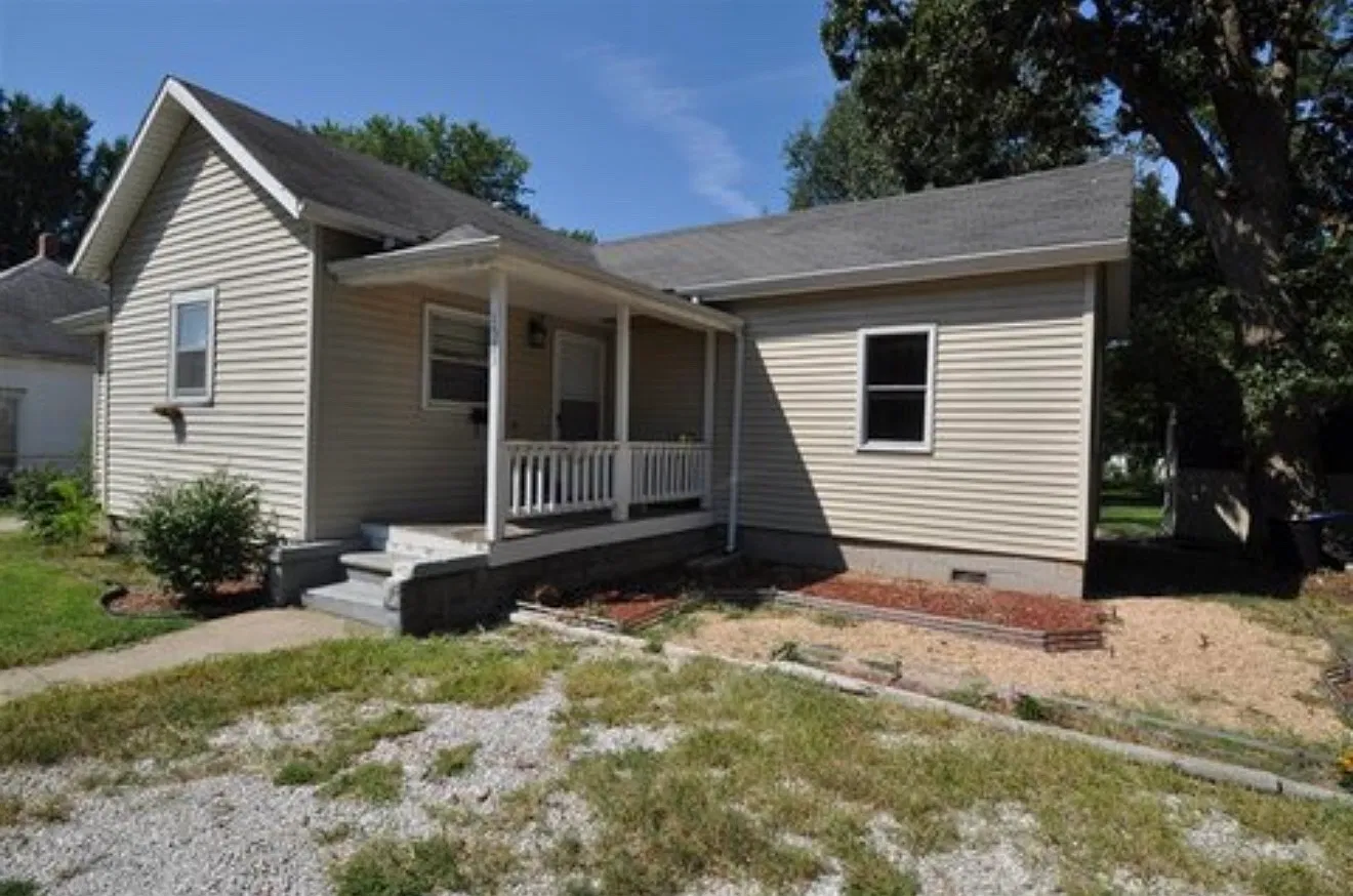 2 bed, 856 sqft, $1,250 — Photo 1