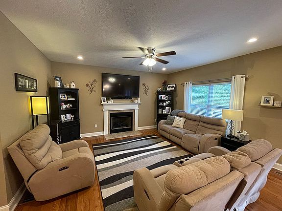 Family room with fireplace 
