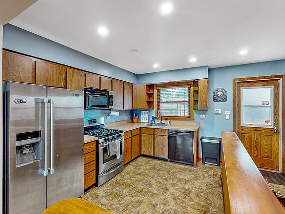 3rd image of 326 Emmerson Ave