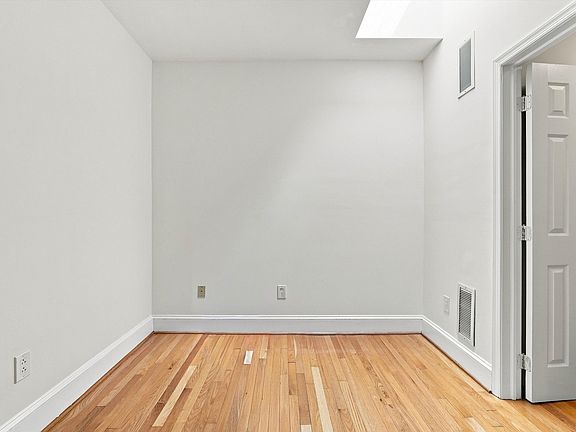 4th image of 321 S 12th St #3FF