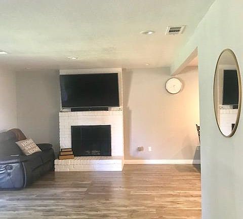 3rd image of 5301 Valparaiso Cir