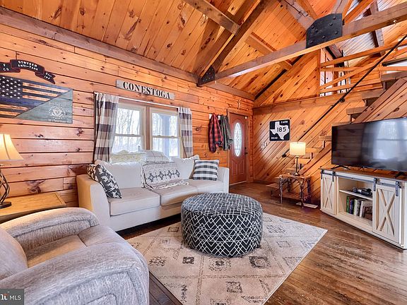 3rd image of 146 Oak Rd