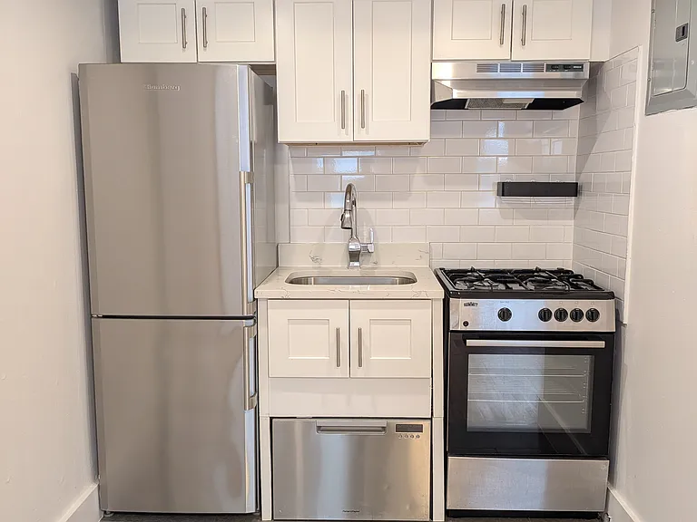 310 W 22nd St #1A — Photo 3