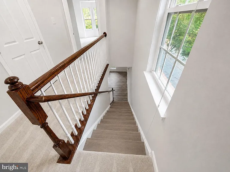 2585 Eastbourne Dr — Photo 16