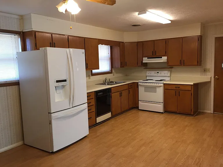 1209 Romans Dr — Photo 3