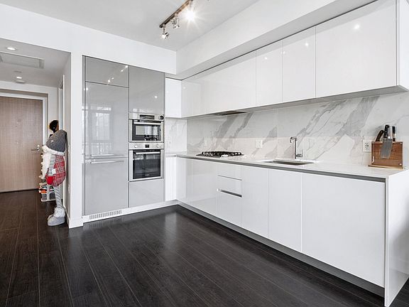 5th image of 2085 Skyline Ct #2903