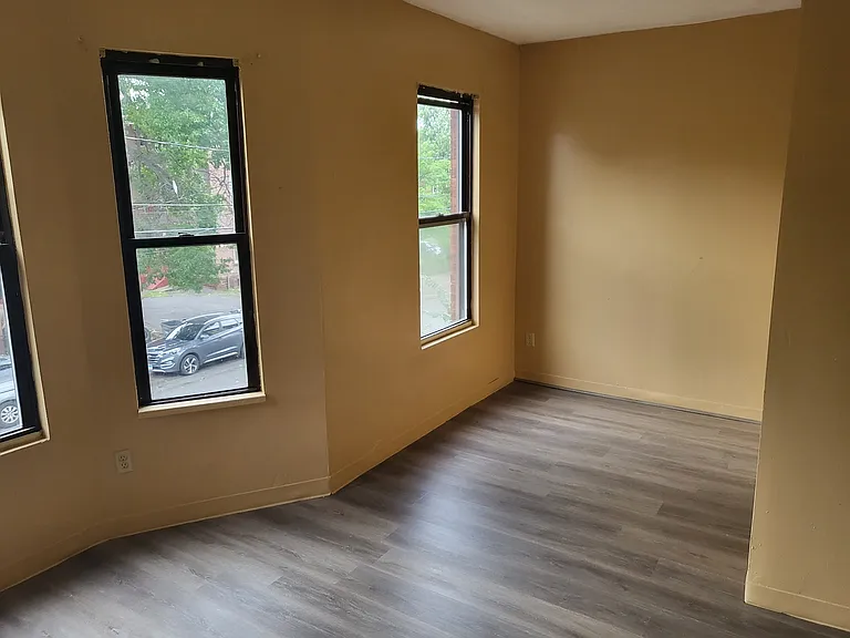 3 Putnam Hts #2E — Photo 9