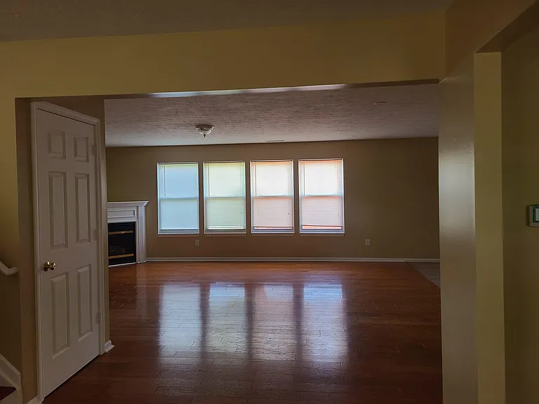 6814 Flick Dr — Photo 4