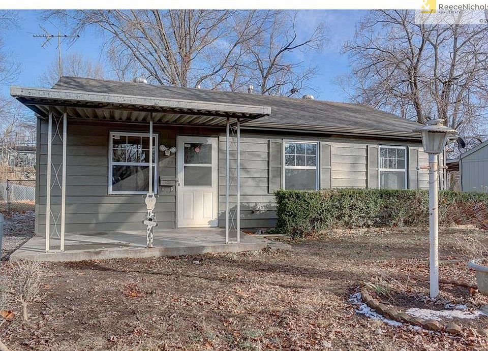 1st image of 2733 S 49th St