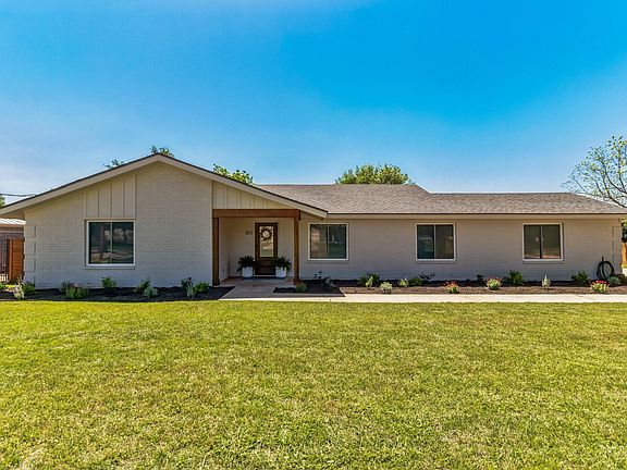 3rd image of 213 Clear Springs Rd