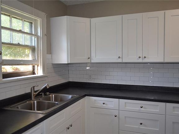 3rd image of 1302 Shannon Ave