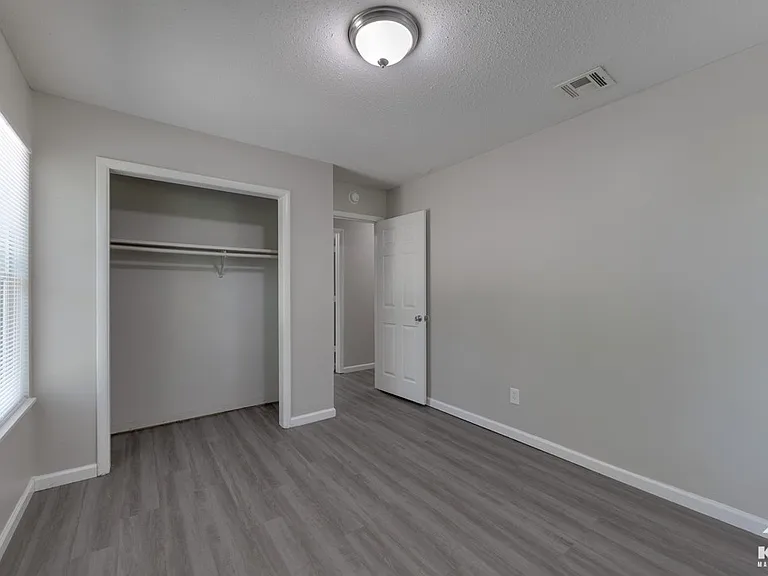 1322 N Kansas St — Photo 17
