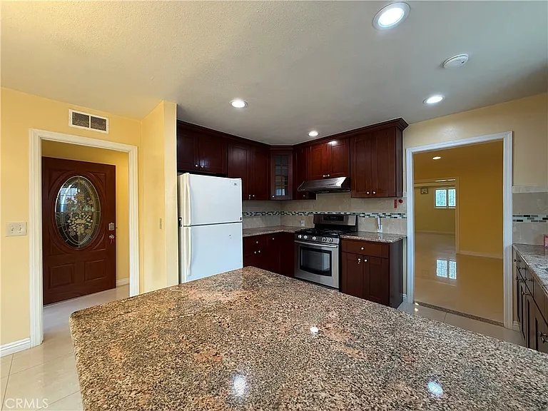 1127 S Nantes Ave — Photo 7
