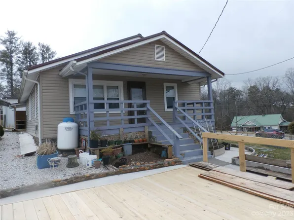 4 Tappan St, Spruce Pine, NC 28777