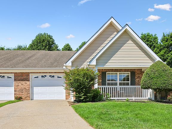 5th image of 704 Village Green Cir