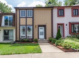 1036 Knight Ln, Herndon, VA 20170