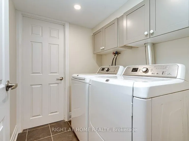 691 Simcoe St N #C — Photo 10