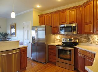 1400 Lake Ridge Sq, Johnson City, TN 37601