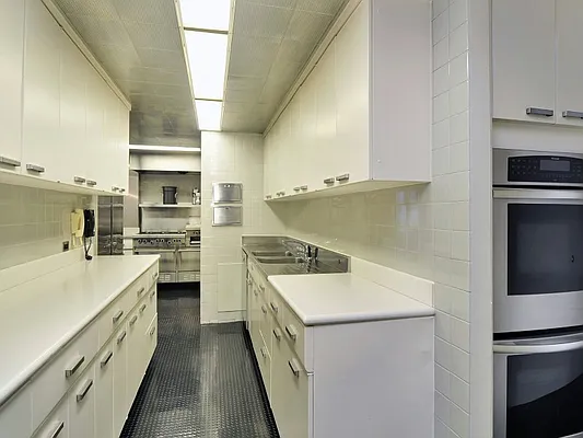 Sold by Sotheby's International Realty | media 34