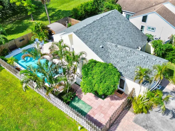 553 Golden Wood Way, Wellington, FL 33414