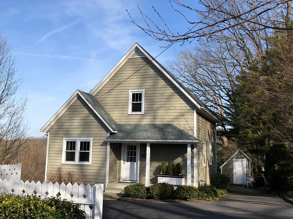 110 Hayward Hts