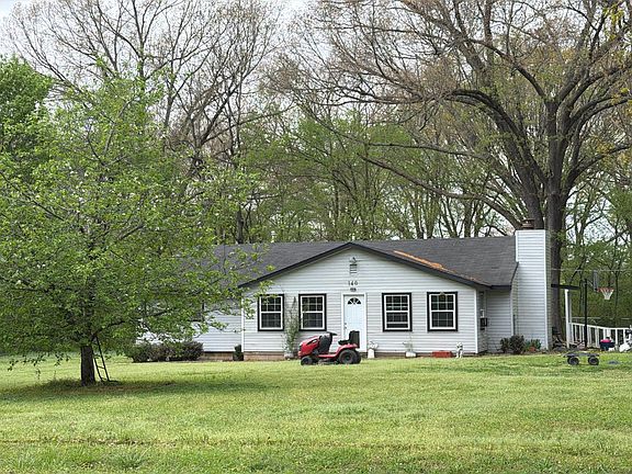 2nd image of 140 Stagg Rd