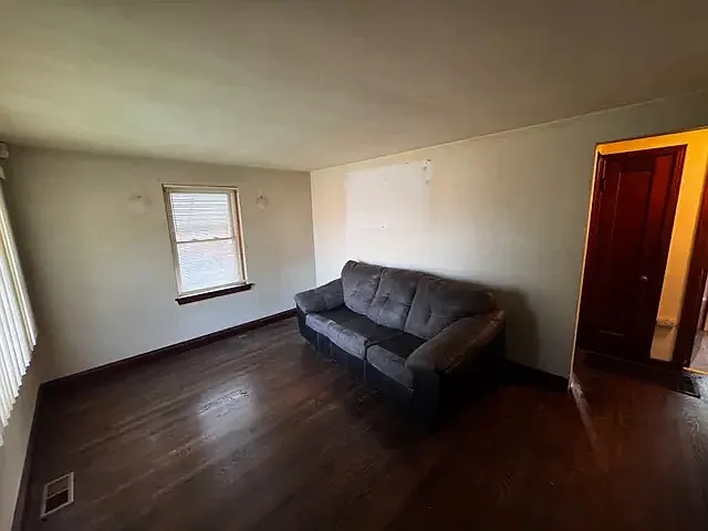 2 bed, $1,000 — Photo 3