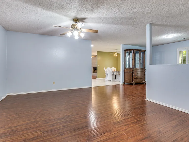 528 Lester St — Photo 16