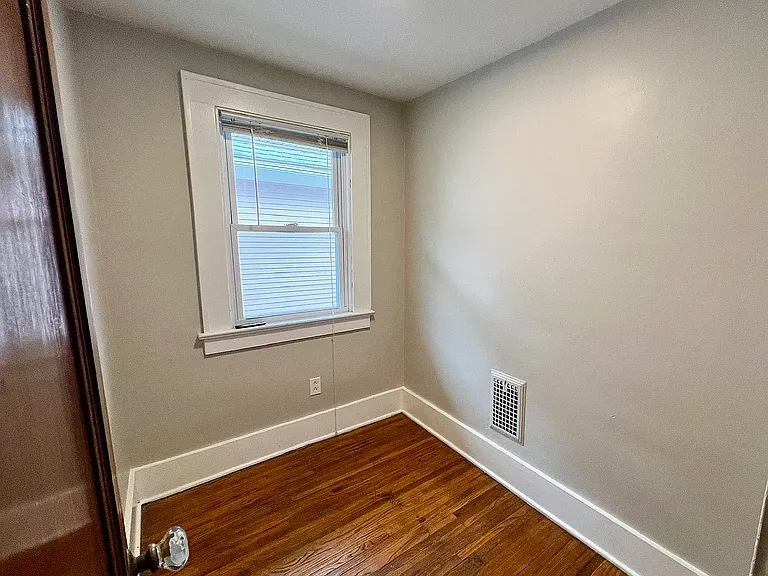 887 Woodbine Ave — Photo 13