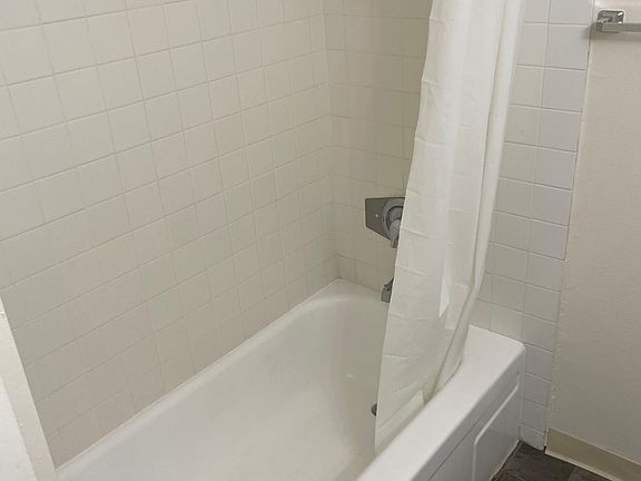 4th image of 9941 Ramona St #1