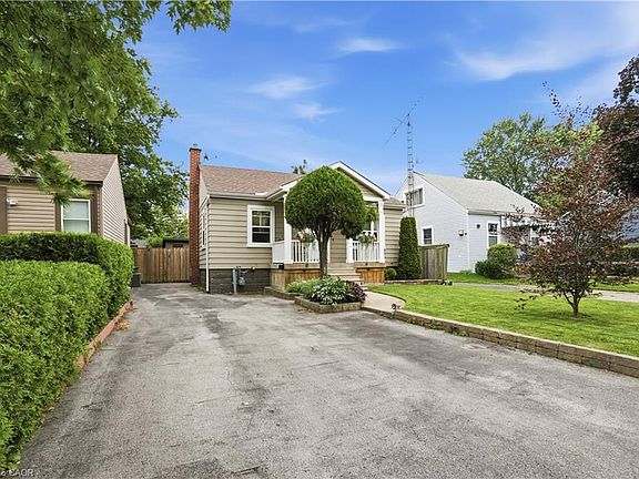 3rd image of 272 Adeline Ave