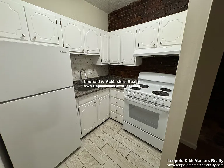 South Huntington Apartments — Photo 34