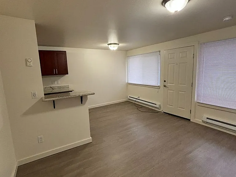 Thorndyke Apartments — Photo 4