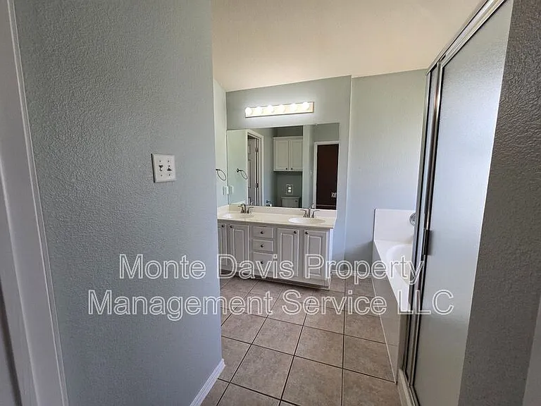 14309 Ballycastle Trl — Photo 27