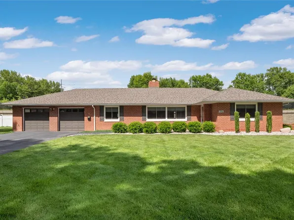 316 S McKinley Dr, Belleville, IL 62220