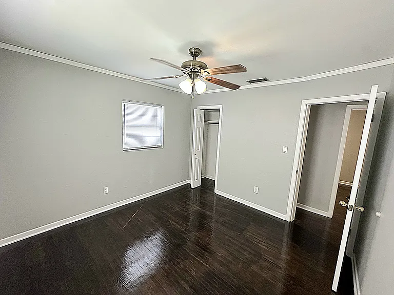332 Bay St — Photo 21