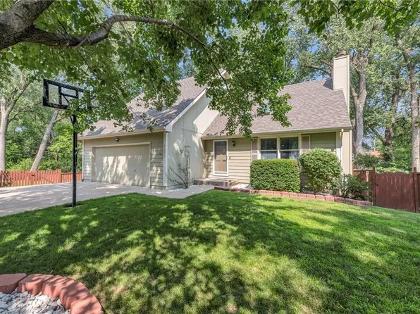 7205 N Highland Ave, Gladstone, MO 64118