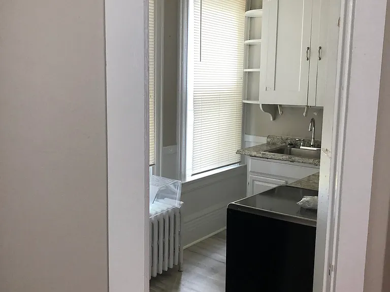 140 Cottage St #1 — Photo 8