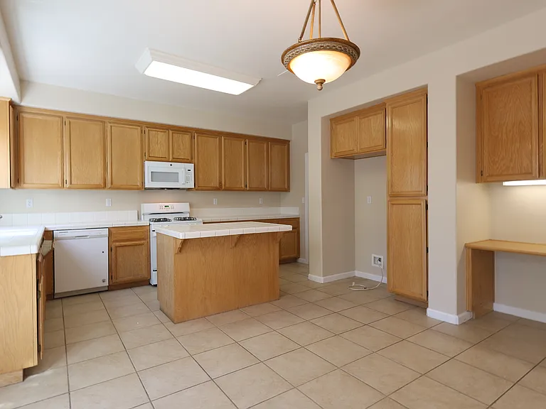 1908 Terracina Cir — Photo 4