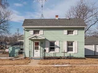 118 S Warren St, Watertown, WI 53094