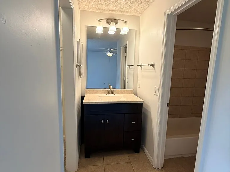 902 Wood Hill Dr — Photo 10