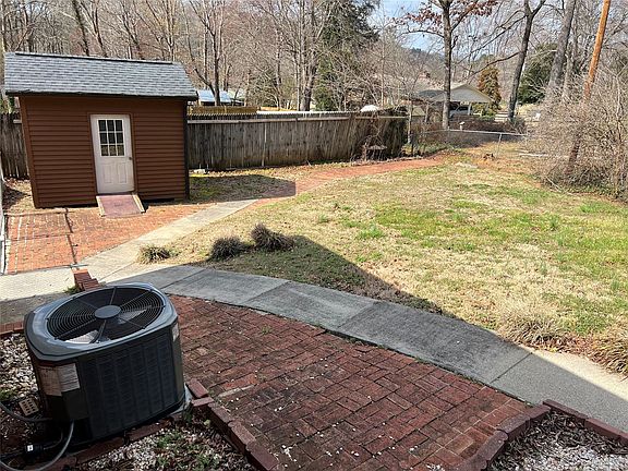 5th image of 1496 Kennedy Pl