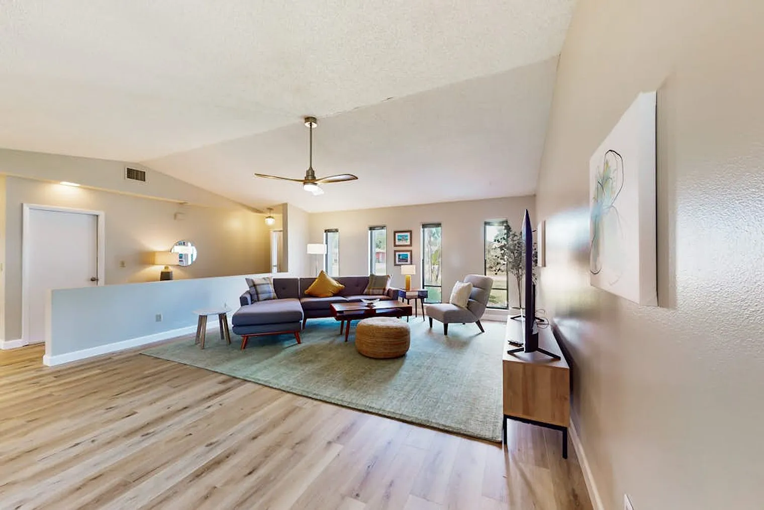 3 bed, 2.0 bath, 1700 sqft, $2,586 — Photo 2